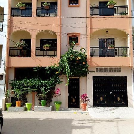 Delices Chez L'Habitant Diack Dakar Exterior photo
